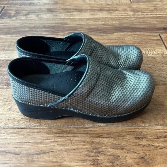 Dansko Professional Leather Clog Comfort Shoe in Sage Honeycomb Metallic Texture - Picture 4 of 13